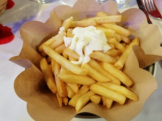 patate fritte con maionese salsa