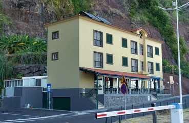 Mehrfamilienhaus