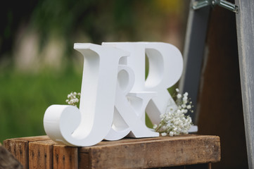 Letras sólidas con las iniciales J & R