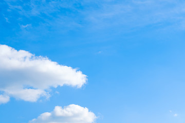 【写真素材】 青空　空　雲　飛行機雲　冬の空　背景　背景素材　1月　コピースペース