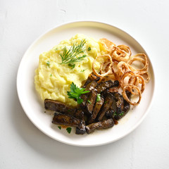 Beef liver with mashed potatoes and onion