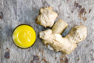 ingwer shot mit ingwerwurzel