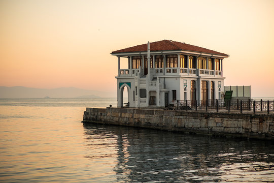 Moda iskelesi, moda dock, moda pier. Kadikoy, Istanbul. Turkey.