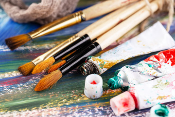 Obraz premium Paint brushes and paints for drawing.