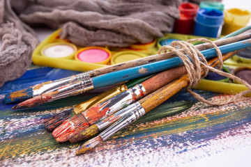 Obraz premium Paint brushes and paints for drawing.