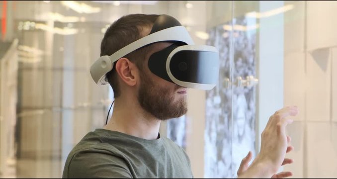 Man using virtual reality headset at office 4k, swyping