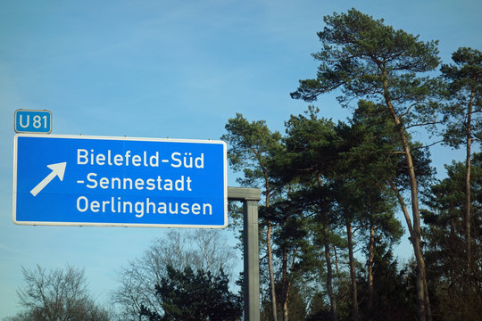 autobahnschild, bielefeld-s&uuml;d, sennestadt, oerlinghausen