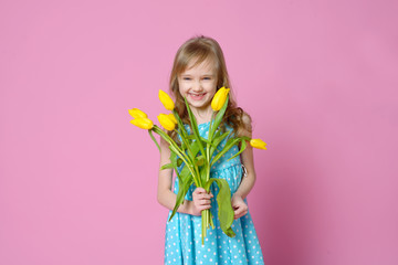 Obraz na płótnie Canvas Beautiful blonde girl with bouquet of yellow tulips isolated on pink background. Holidays, fashion and red concept. Girl gives flowers to her mother. International women day.