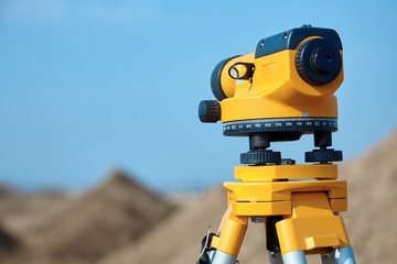 Special device (level) for surveyor builders, geodesy equipment close up. Outdoors, copy space. - obrazy, fototapety, plakaty