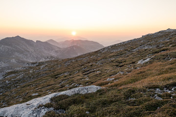 Obraz premium Morning sunrise next to the Schiestelhaus on top of the Hochschwab mountain in Austria