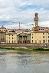 Fototapeta na wymiar The Palazzo Vecchio over the Arno River in Florence, Italy