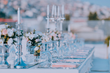 elegant dinner table setting