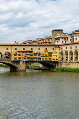 Obraz premium The Ponte Vecchio over the Arno River in Florence, Italy