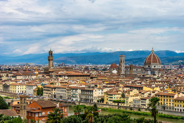 Fototapeta na wymiar Panaromic view of Florence with Palazzo Vecchio and Duomo viewed from Piazzale Michelangelo (Michelangelo Square)
