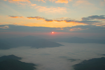 Fototapeta na wymiar Morning sunrise over mountain and fog.