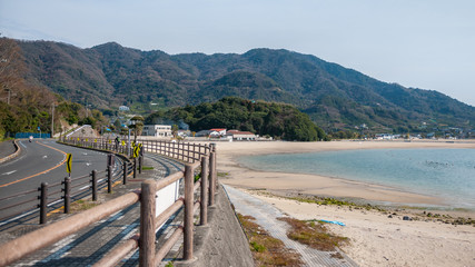 Obraz premium Landscape photo taken near the coast in Ikuchi Island, with a view of the Seto Inland Sea on the right, while on the Shimanami Kaido cycling tour starting from Onomichi and ending at Imabari.