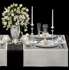 Table setting with a bouquet of flowers in a vase