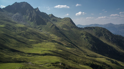 Obraz premium green and blue mountain panorama far sight