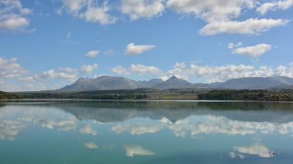 Reflejo del cielo en el lago