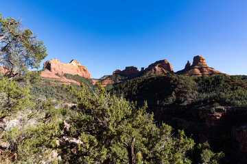Landschaft mit roten Felsen bei Sedona in Arizona, USA