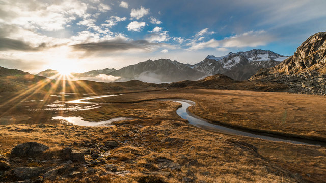 Sonnenaufgang in den Bergen