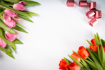 Naklejka premium Dzień Matki. Tulipany i cukierki