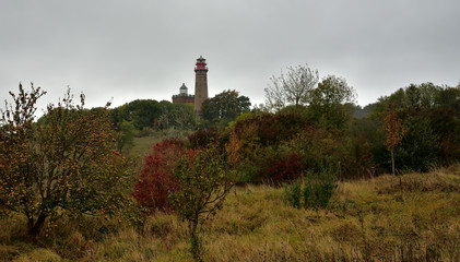 Fototapeta na wymiar Leuchtturm Kap Arkona in einer Herbstlandschaft