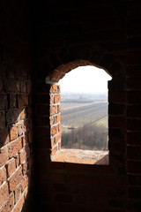 Widok z okna zamku na pola i sady zimą © Seance_Photo_Sylwia