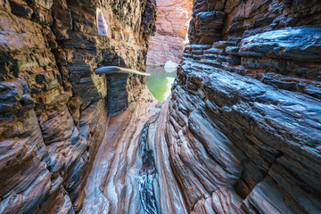 hiking to handrail pool in the weano gorge in karijini national park, western australia 33