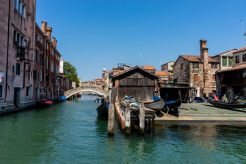 Obraz premium Italy, Venice, Gondola, being serviced repaired