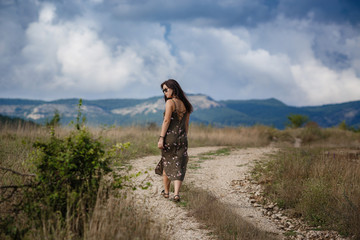 Naklejka premium Smiling cheerful girl breathes a full breast and enjoys freedom