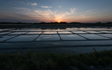 Lever de soleil sur les marais salants