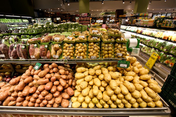 Cesta básica-batata e feijão-foto; Rogério Marques