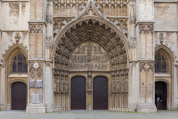 Obraz premium Gate of the Cathedral of Antwerp