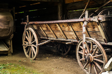 Fototapeta na wymiar old wooden empty cart at the farm