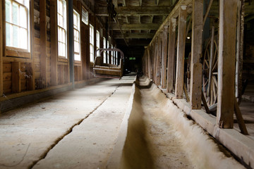 Feed troughs