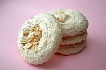 vanilla meringue with nuts, sweet cake, зштл ифслпкщгтв