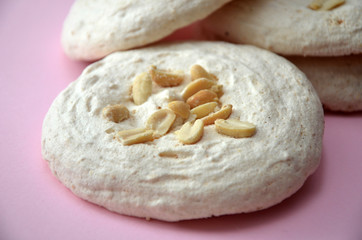 vanilla meringue with nuts, sweet cake, зштл ифслпкщгтв