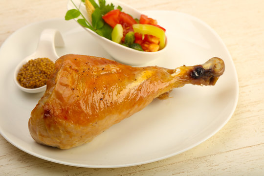 Roast turkey leg © Andrei Starostin
