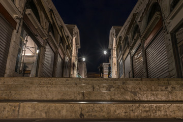 Fototapeta na wymiar The narrow streets of Venice, Italy at night