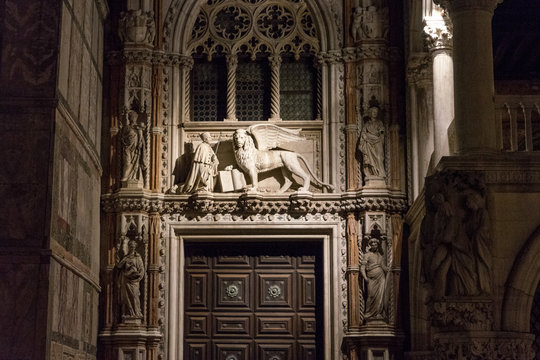Italy, Venice, Doge's Palace, EXTERIOR OF TEMPLE AGAINST BUILDING at night