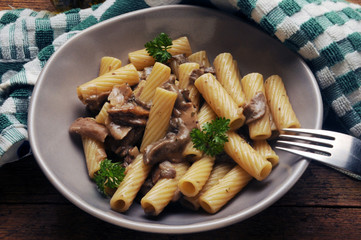 Tortiglioni ai funghi ft8107_0331 Pasta Cucina italiana Italienische Küche Gastronomía de Italia...