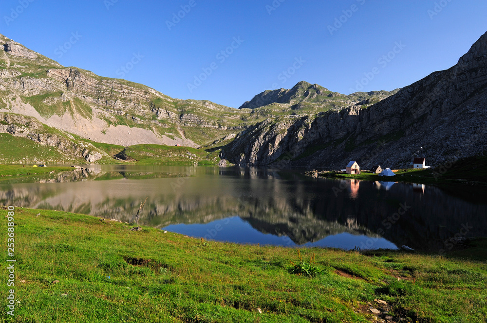 Canvas Prints Kapetanovo jezero / Kapetanovo-See im Zurim-Gebirge, Montenegro