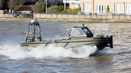 London, United Kingdom - Februari 21, 2019: Small boat of the Royal Navy practicing on the Thames on februari 21, 2019.