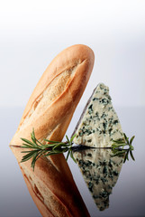 Blue cheese with bread and rosemary.
