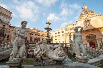 Naklejka premium Fontana Pretoria on Piazza Pretoria. Work of the Florentine sculptor Francesco Camilliani. Palermo, Sicily, Italy