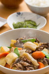 日本の家庭料理、肉じゃが