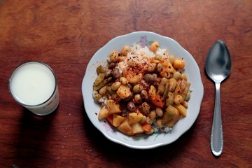 fresh beans over rice ( life style)