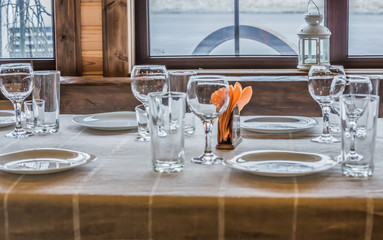 Laying of tableware on a table