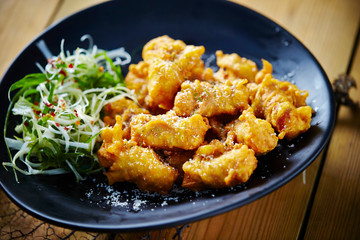 Korean fried chicken with spring onion 